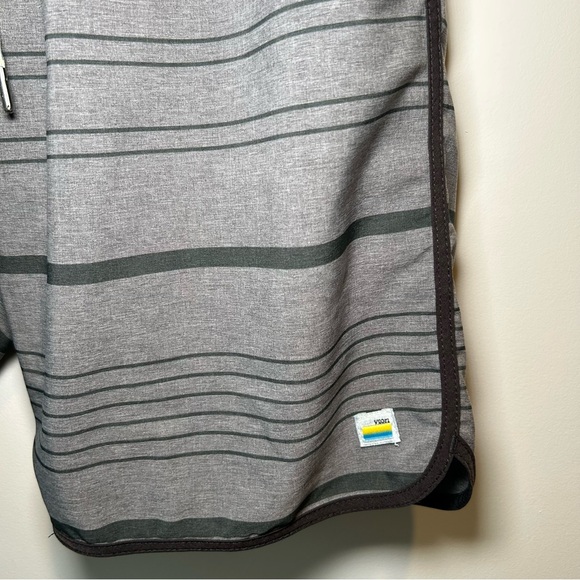 Vuori Banks Short Grey with Green Stripe Size Medium - Picture 3 of 9